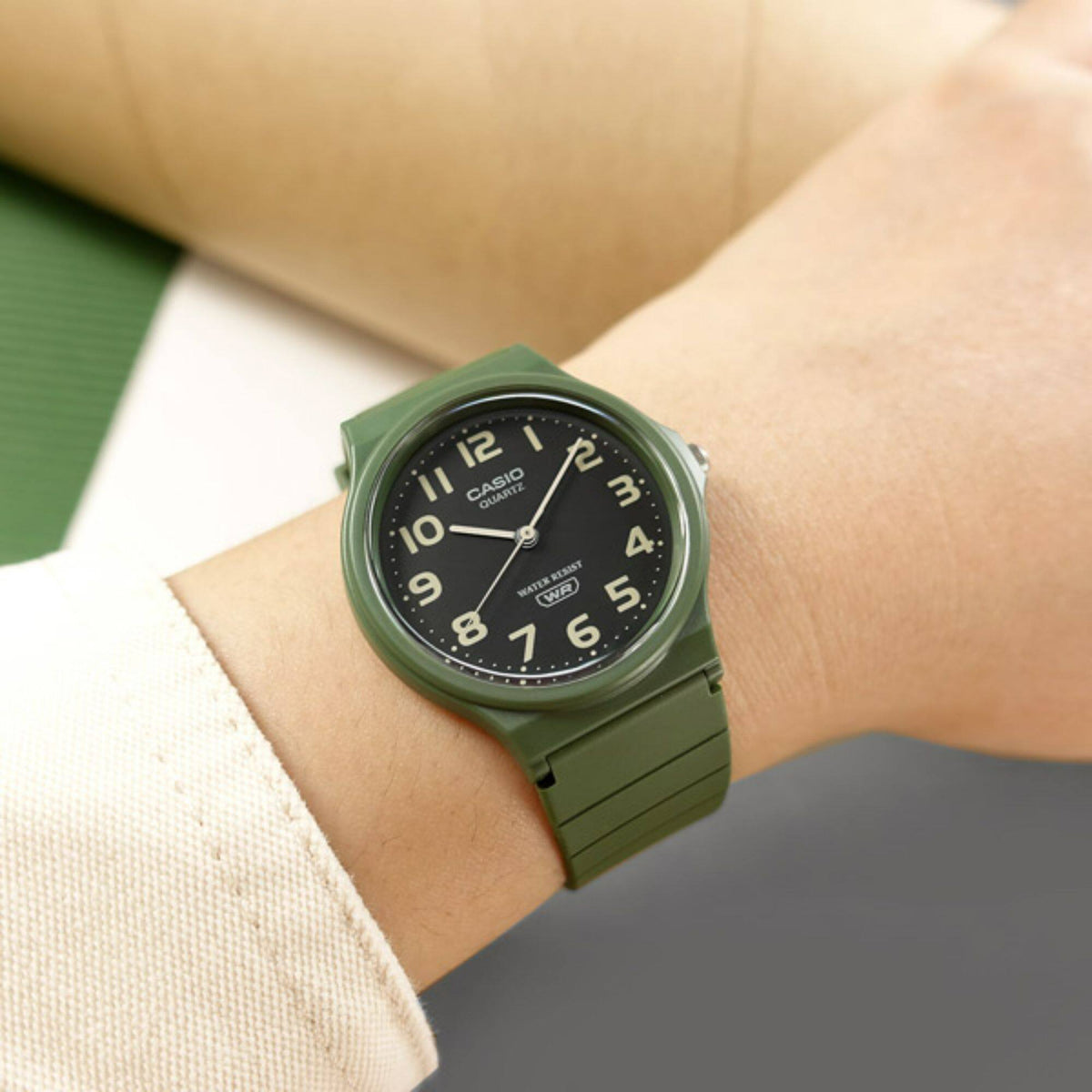 Reloj Casio MQ-24UC-3B Verde