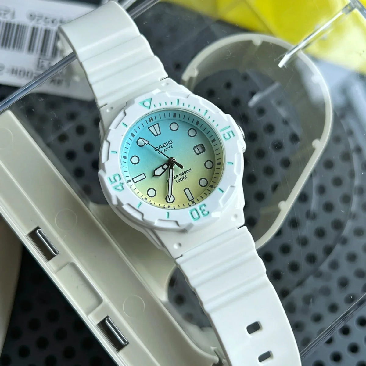Reloj Casio LRW-200H-2E2V Blanco